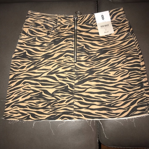 🦓 Zebra-Patterned Mini Skirt - Picture 1 of 2